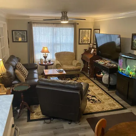 Secluded 3 Bed 2 Bath Condo In Athens Close To Five-Points